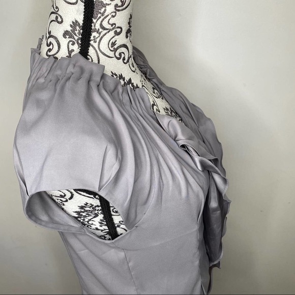 Express GRAY RUFFLE FRONT CAP SLEEVE - Picture 4 of 7